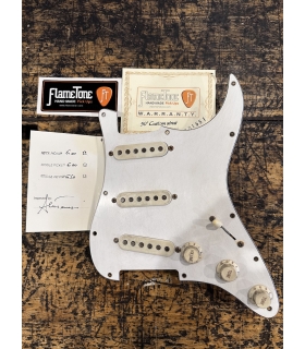 FLAMETONE Mascherina Completa per Stratocaster SSS con '50 Custom Strat Set - Relic Aged Parchment