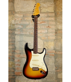 FENDER Stratocaster...