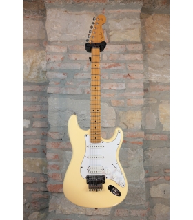 FENDER Stratocaster...